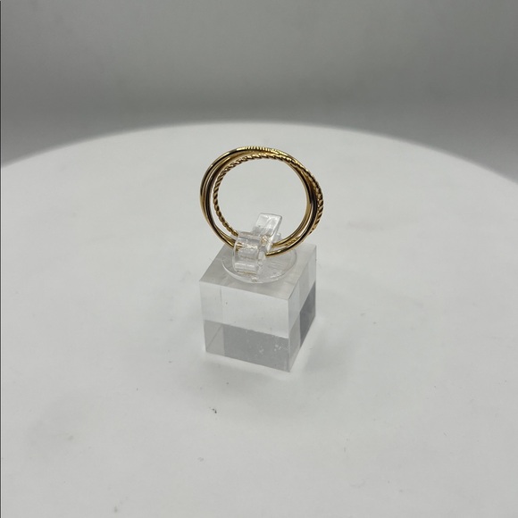 Jewelry - gold tone set of 3 interlocking rings size 9